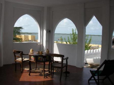 Beachfront Cicada House and Vacation Rental in Shela Lamu